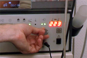 Einstellen des Stroboskopblitzes anhand der gemessen Stimmlippenfrequenz